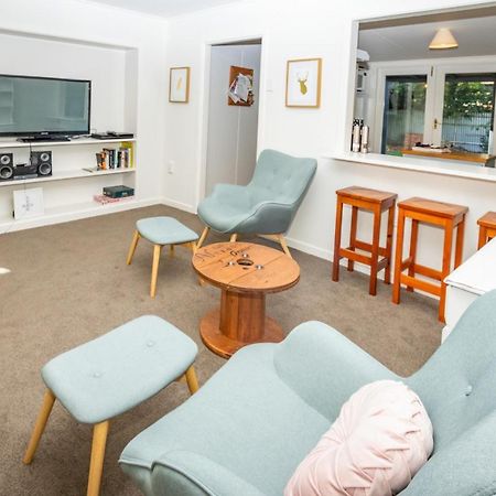Hop, Skip And Jump To The Lake - Te Anau House 외부 사진
