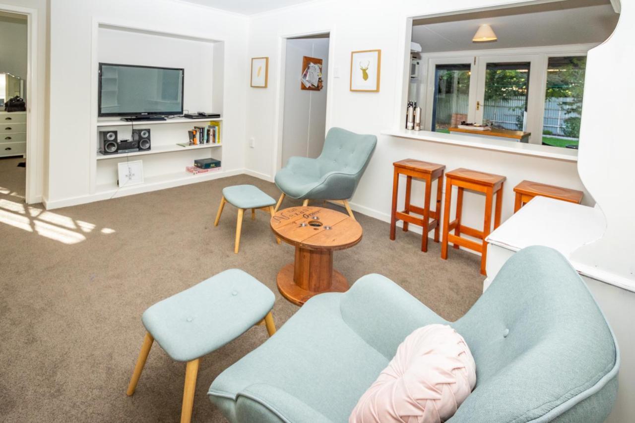 Hop, Skip And Jump To The Lake - Te Anau House 외부 사진